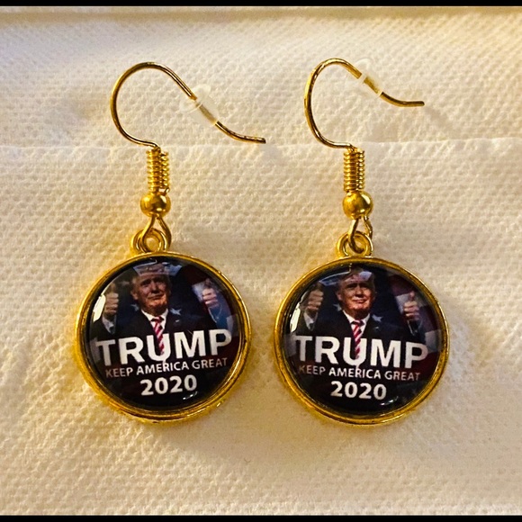 Trump MAGA 2020 gold tone earrings USA 🇺🇸 ♥️ - Picture 3 of 5